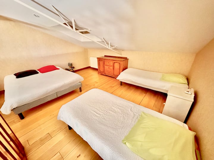 Spálňa bez kúpeľne nad zadnou kuchyňou