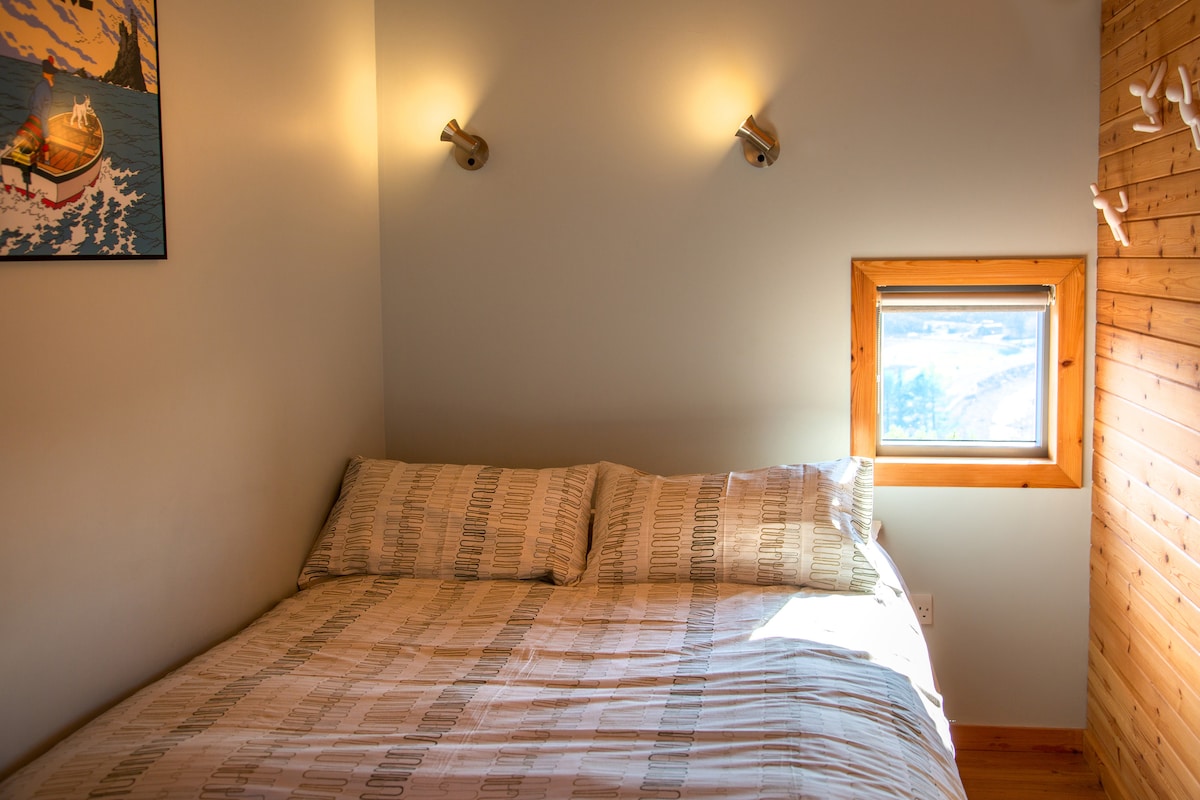 Comfy double bed with sea view. Photo by John MacCarthy.