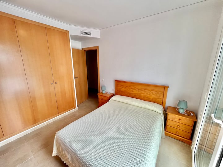 Segunda habitacion,cama de matrimonio articulada electrica.