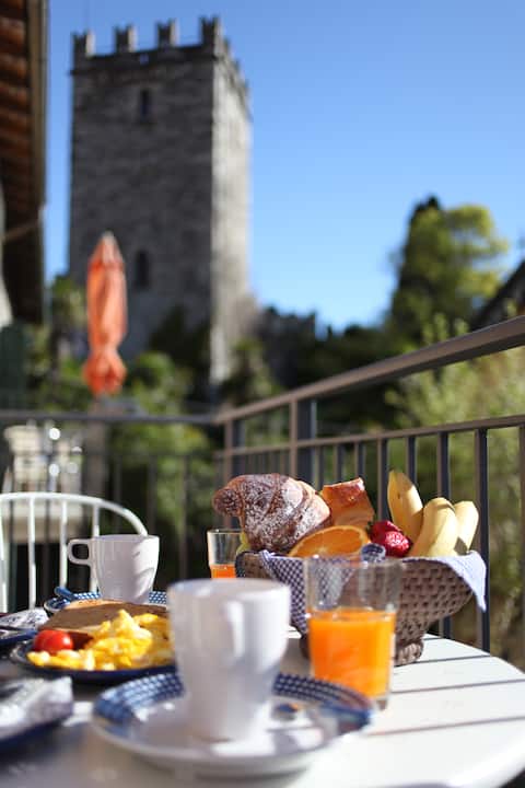 Successful Airbnb property: La Piazzetta facing the Castle's towers in San Siro