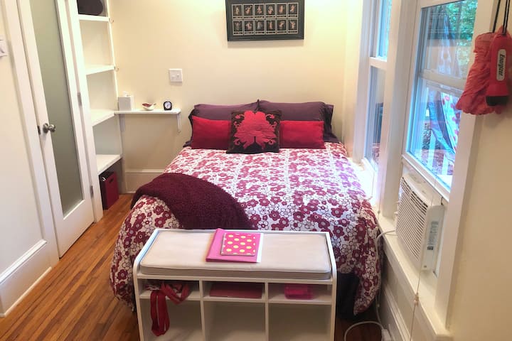 Full/Double size bed. Not a queen.