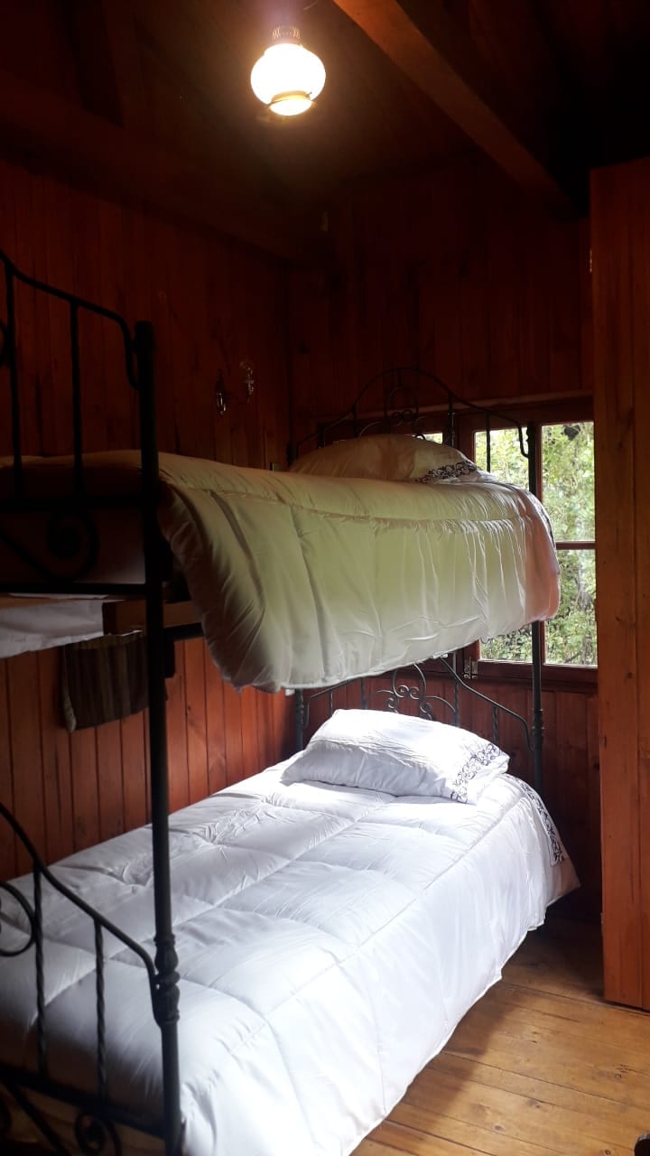 Slaapkamer met twee bedden