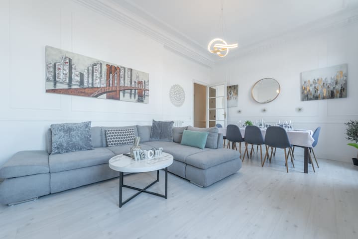 PENTHOUSE deluxe GRANVIA, by MONARO***** gallery image 2