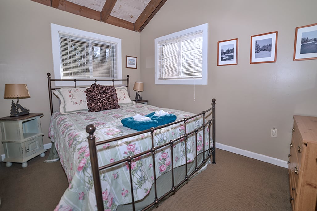 chumba cha kulala cha malkia kwenye ghorofa ya juu