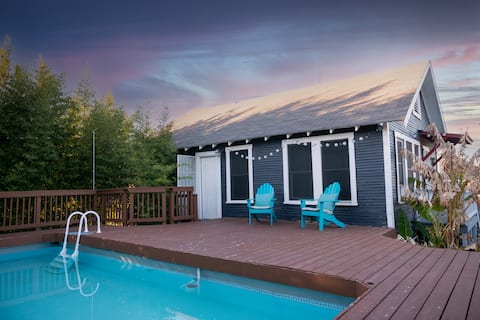 Popular Airbnb listing: Serine Bungalow 1.5mi to DT w/ private pool in Dignowity Hill