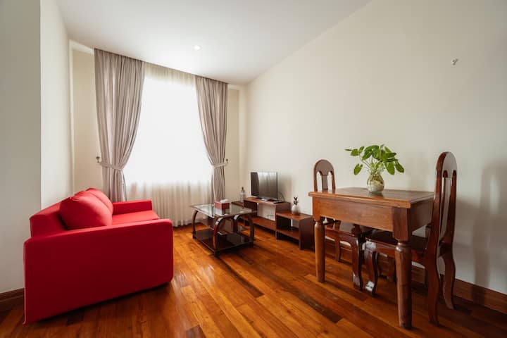 Hardwood Floor Studio Apartment With Balcony - Punom Pen