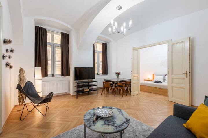 Charles Bridge Large 2BRM LuxPrimeVibrant Location