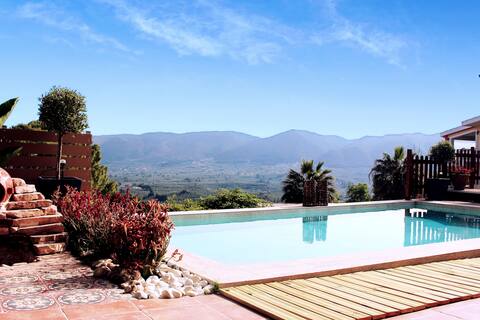 Villa Pigi with private pool, amazing view, sports