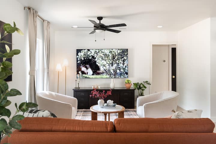 Sleeps 10 • 4br + Mil Suite • Gym • 5 Min Downtown - Austin, TX