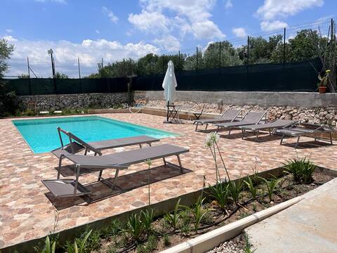 The Three Flowers of Floriana