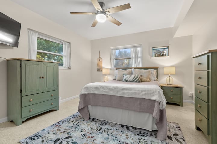 Задна спалня.