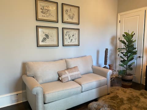Top Airbnb: Luxury huge 1 Bedm suite w private entrance & pool in Atlanta