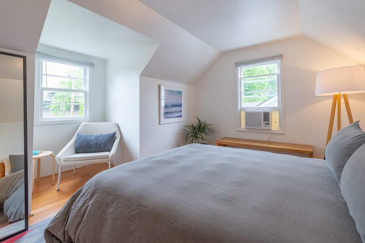 спална соба на горниот кат