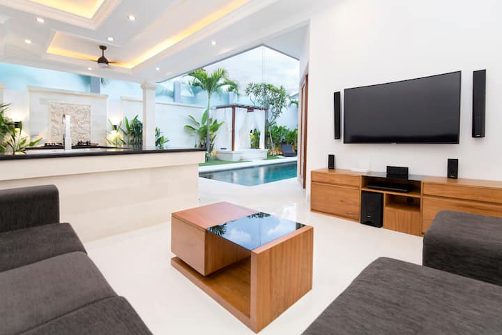 Villa Mia Tiga In The Heart Of Seminyak - Seminyak