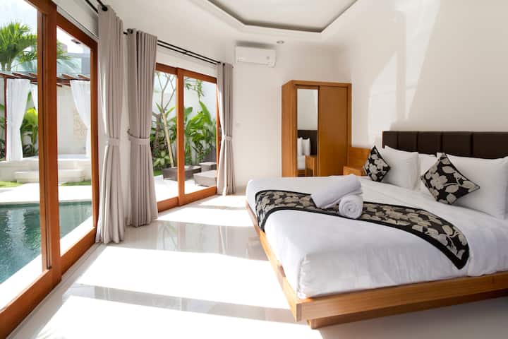 Опуштете се на нашите брачни кревети (широки 180-220 см) - Инвестиравме во квалитетни душеци за добро да се одморите и да спиете