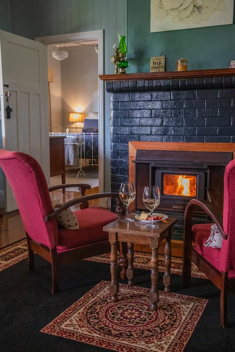 The Bungalow & Ivy Leaf Chapel Bed & Breakfast