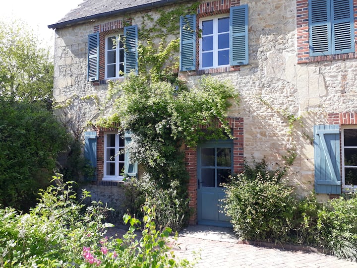 SaintLéonarddesParcs Vacation Rentals & Homes Normandy, France