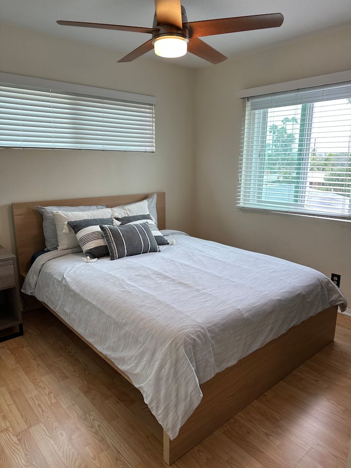 Bedroom with Queen size bed