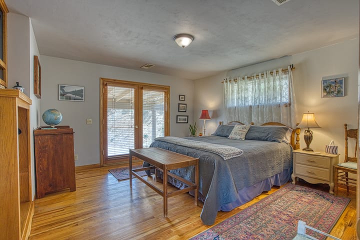 Master bedroom with King Bed