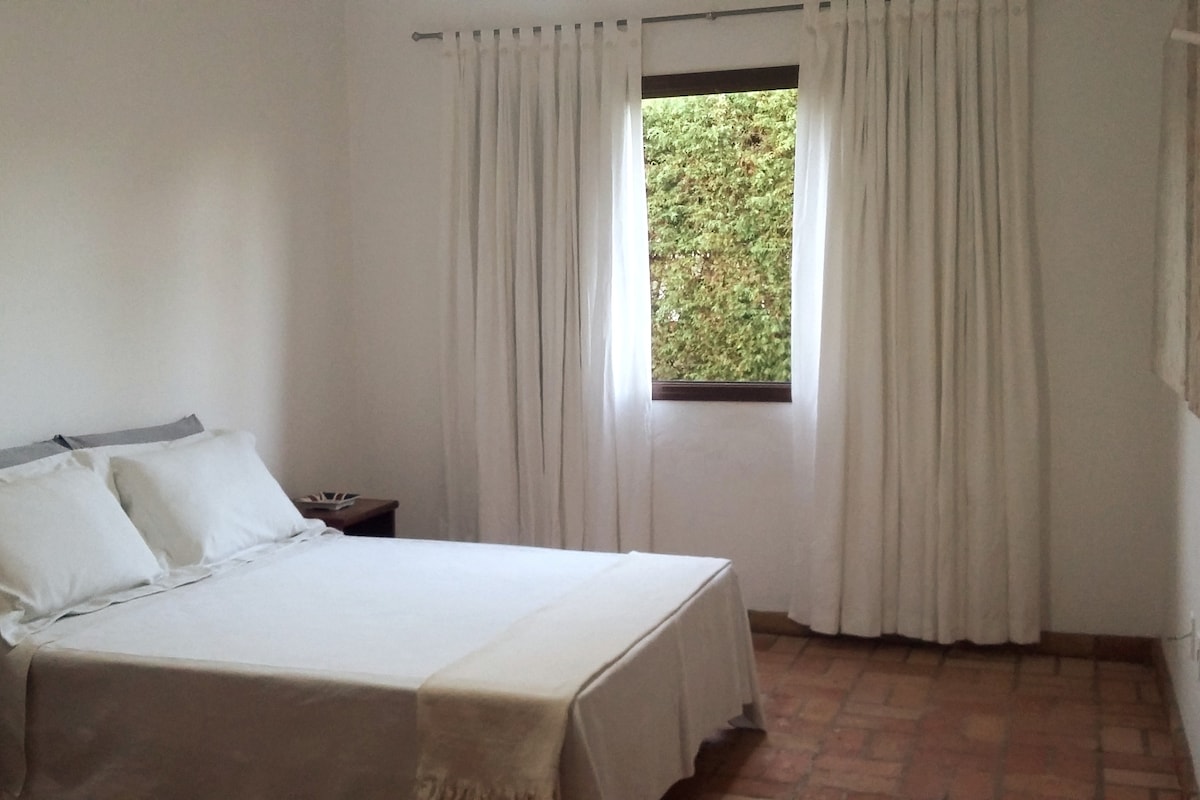 ห้องสวีท 01 ตู้เสื้อผ้า