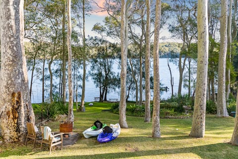 Kings Point Lake House - Lakefront Family Getaway
