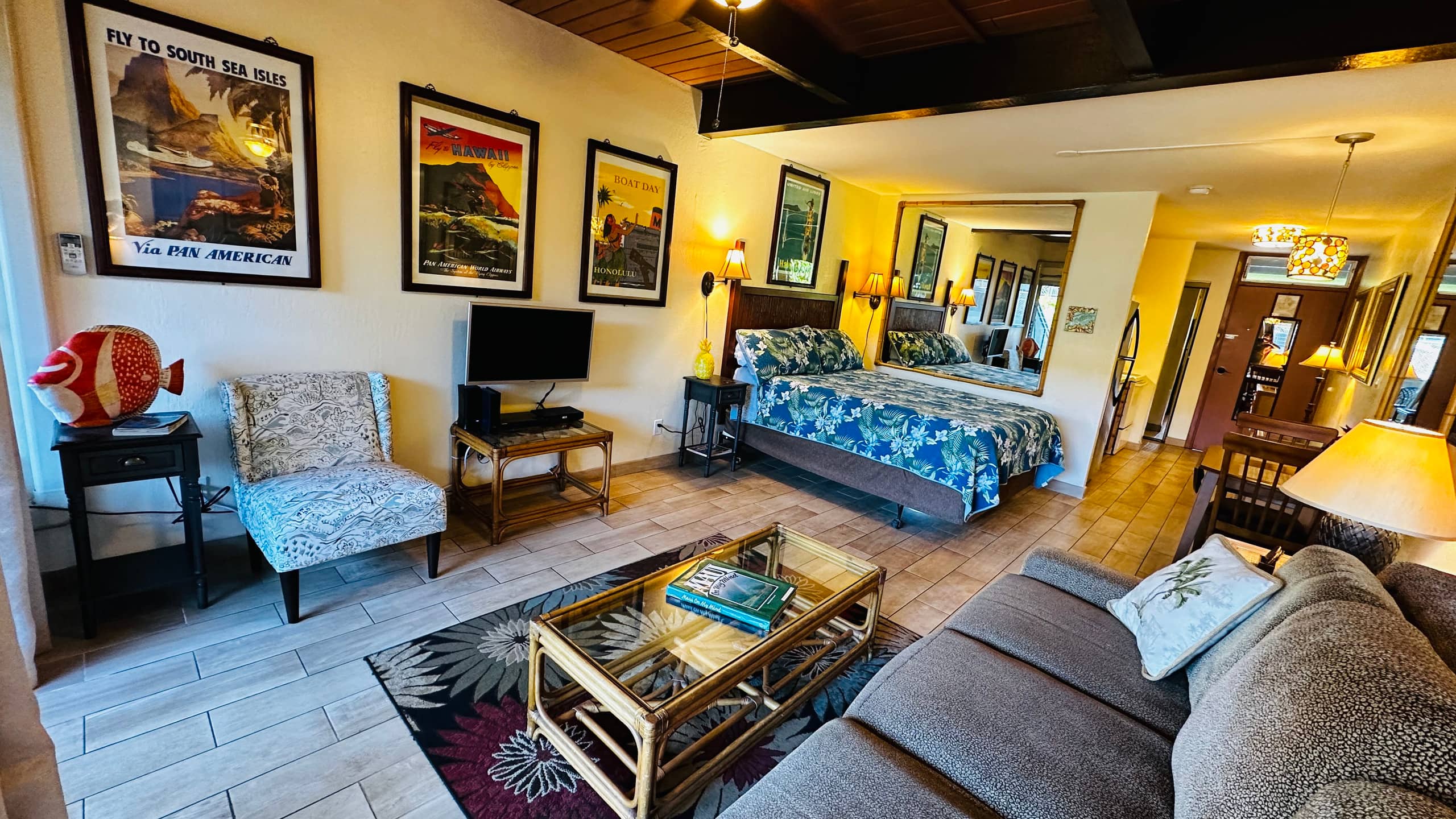 Hawaiian Paradise Escape Across Street from Beach - Image 9