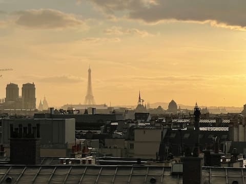 Popular Airbnb listing: Bastille Gold in Paris 4e Arrondissement
