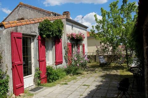 Country house in the heart of Gâtine Poitevine