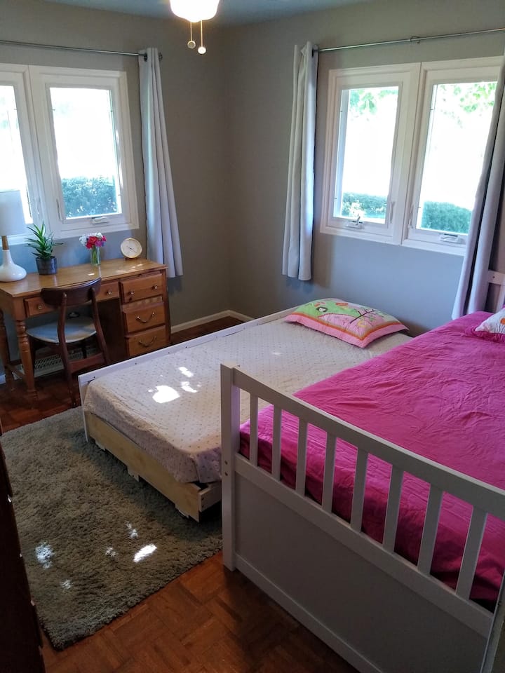 Ორადგილიანი საწოლი ორადგილიანი საწოლით