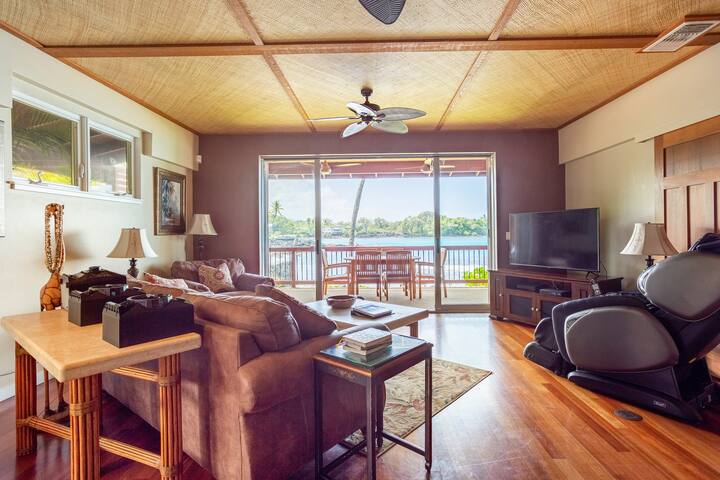 Kona Dolphin and Whale House. Rare Oceanfront. Spa gallery image 5