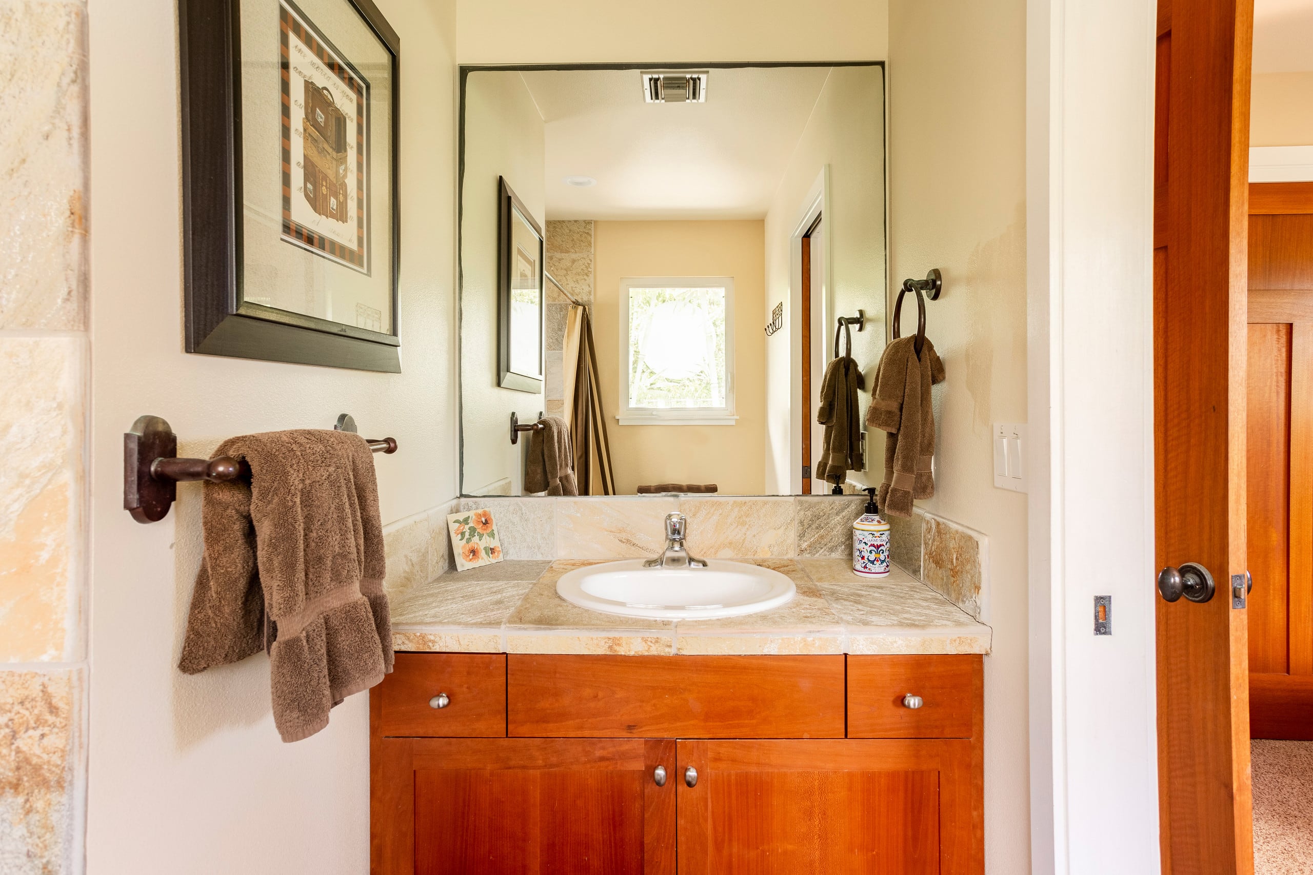 Home in Kailua-Kona · ★4.97 · 3 bedrooms · 3 beds · 3.5 baths - Image 36