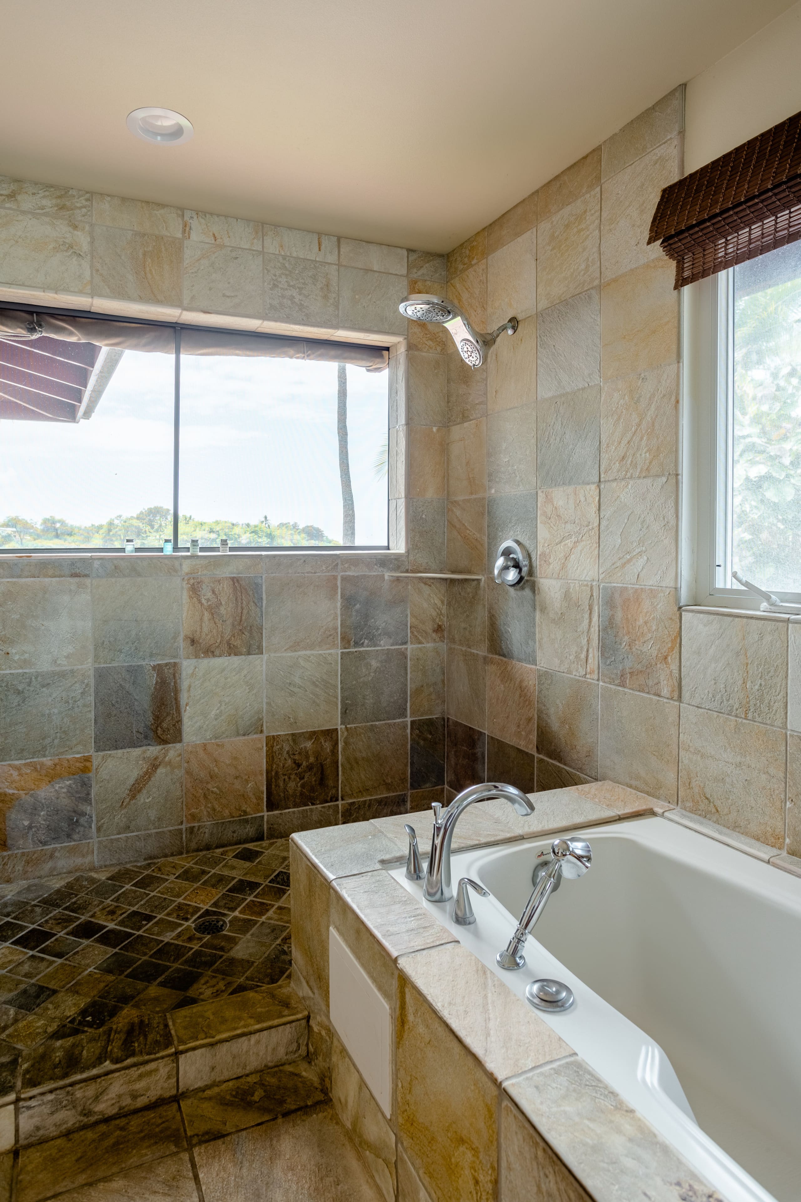 Home in Kailua-Kona · ★4.97 · 3 bedrooms · 3 beds · 3.5 baths - Image 59