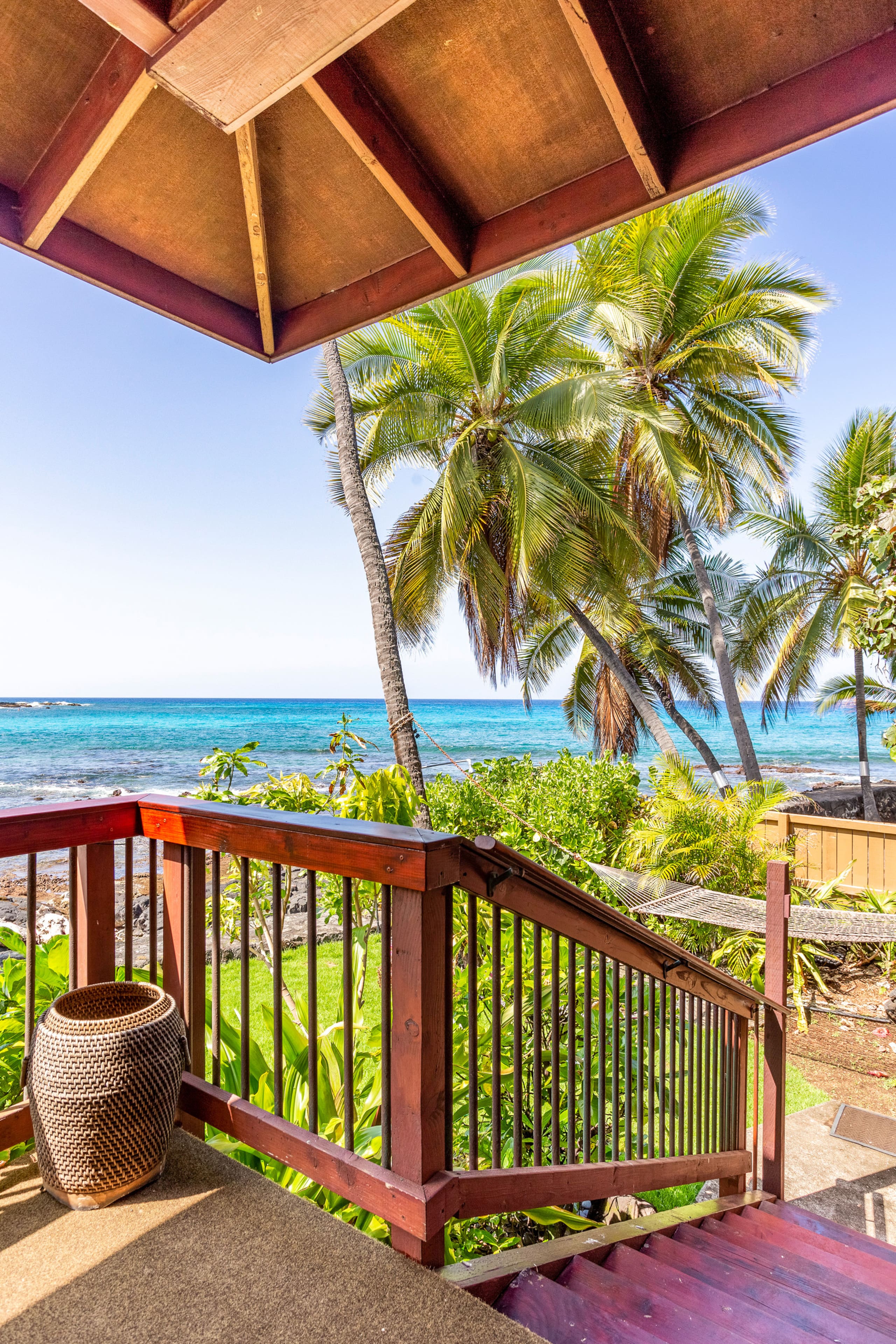 Home in Kailua-Kona · ★4.97 · 3 bedrooms · 3 beds · 3.5 baths - Image 42