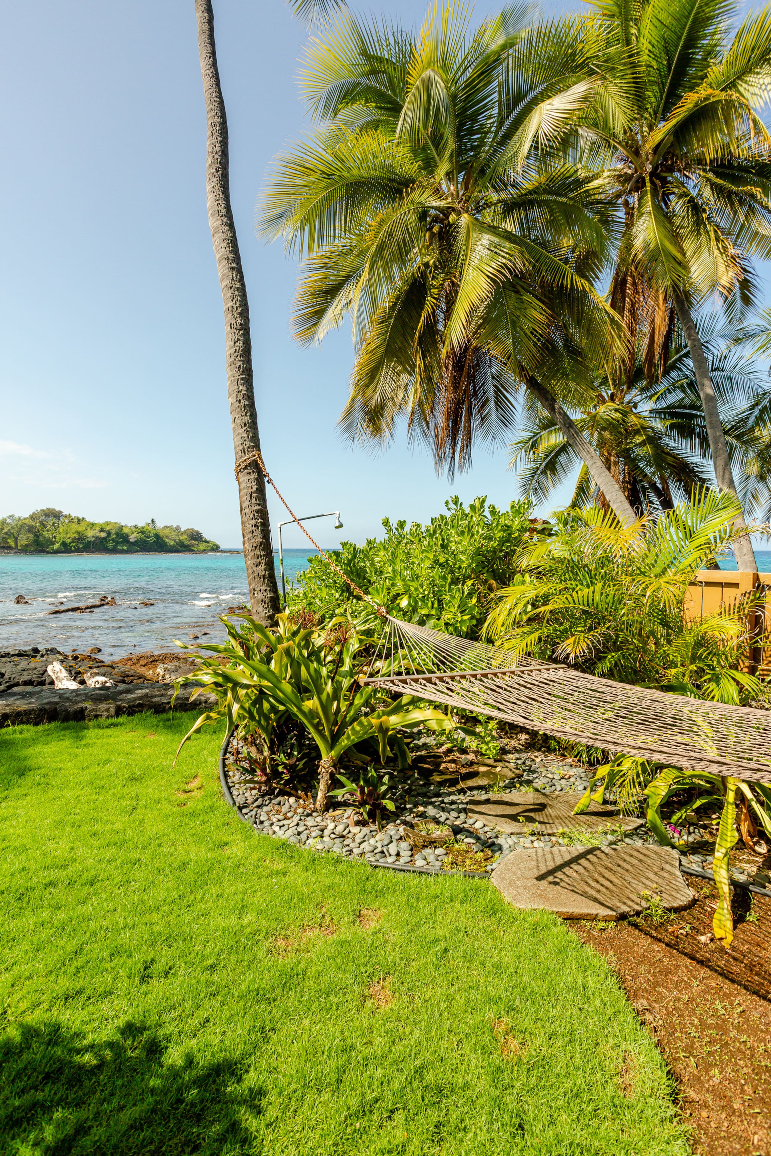 Home in Kailua-Kona · ★4.97 · 3 bedrooms · 3 beds · 3.5 baths - Image 63