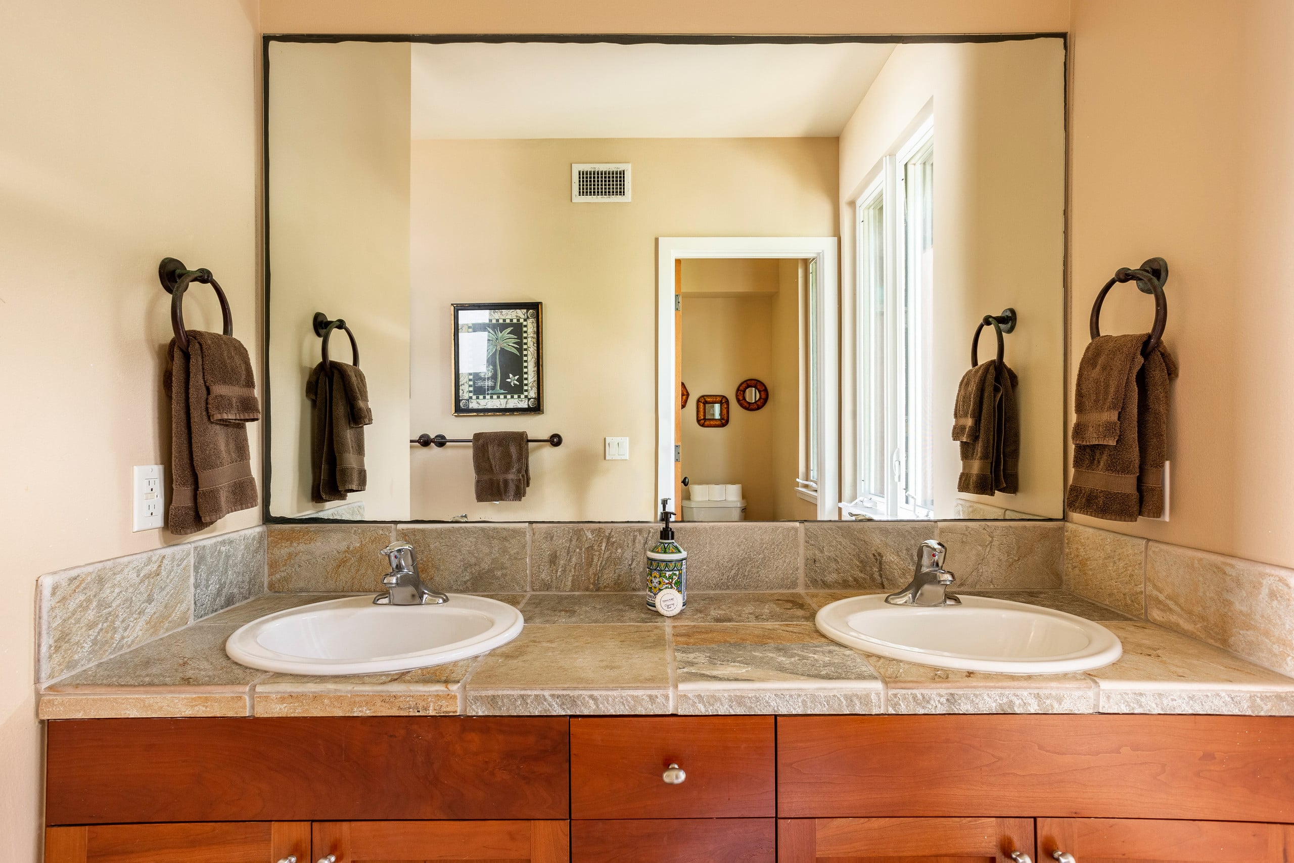 Home in Kailua-Kona · ★4.97 · 3 bedrooms · 3 beds · 3.5 baths - Image 19