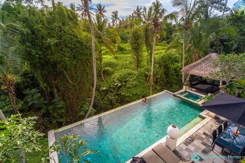 Luxury Villa in Ubud! FREE PICKUP!