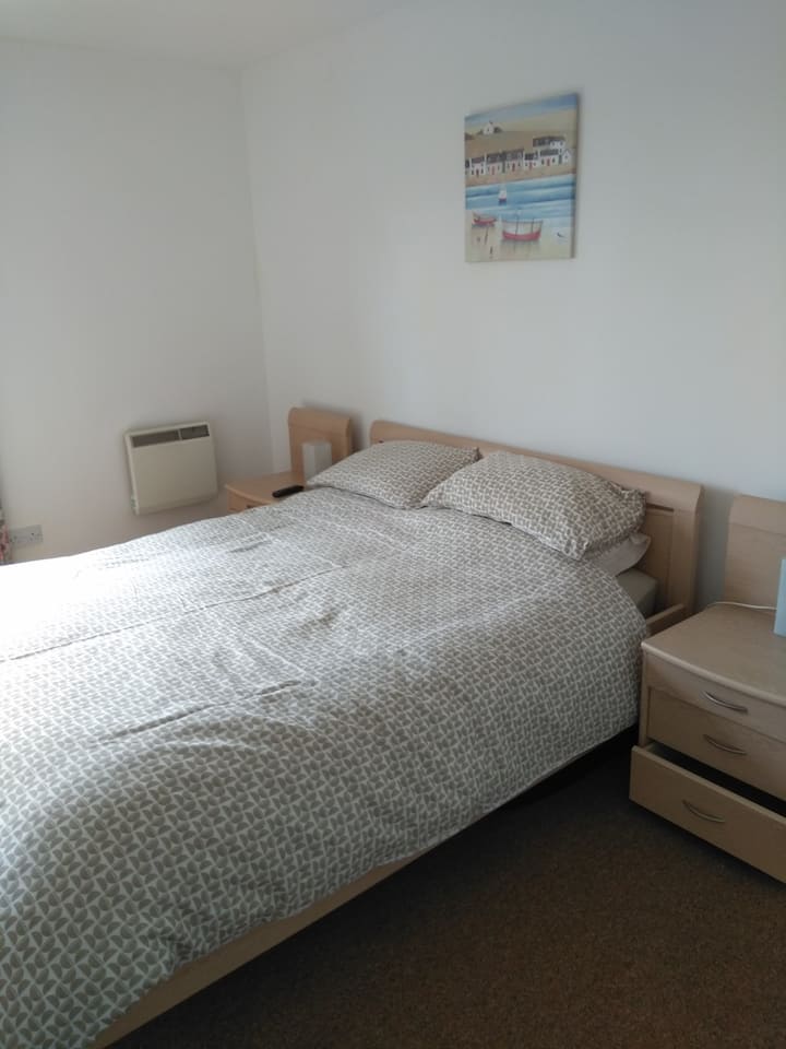 Bračni krevet (širine 180 - 200 cm) - glavna spavaća