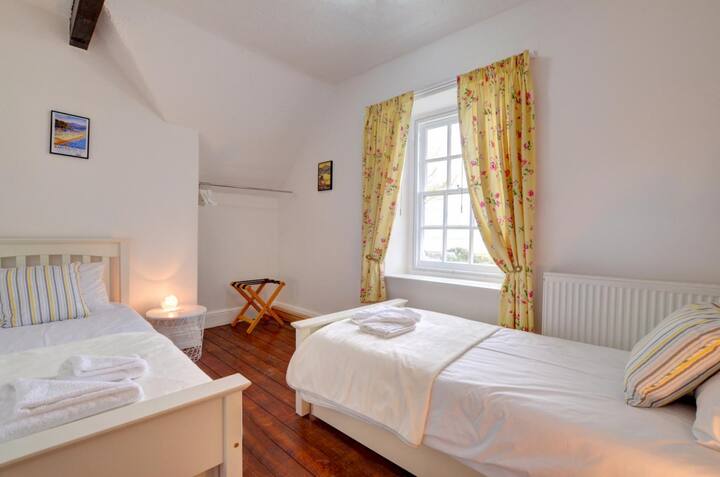 Cadair Idris slaapkamer met een prachtig uitzicht op Cardigan Bay