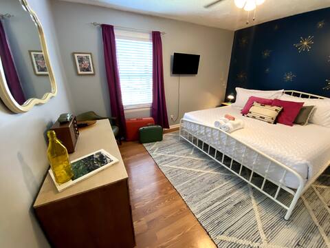 *No ClEaNiNg FeE* Walkable area & comfy amenities!