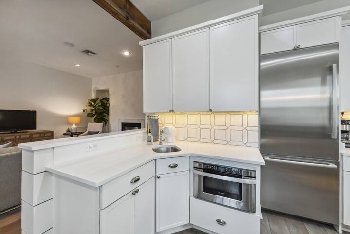 Location and Luxury -Top Reviewed Property gallery image 2