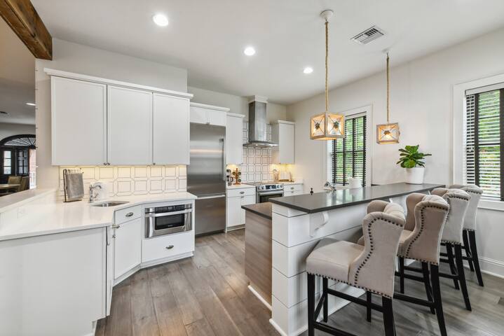 Location and Luxury -Top Reviewed Property