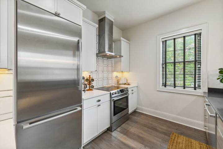 Location and Luxury -Top Reviewed Property gallery image 3