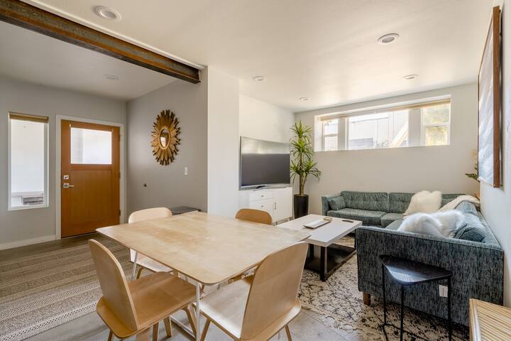 3BR • Sleeps 8 • Foodie Haven • SE Portland gallery image 2