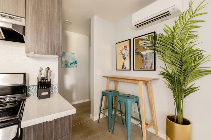 3BR • Sleeps 8 • Foodie Haven • SE Portland gallery image 5