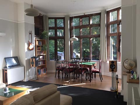Successful Airbnb property: Beautiful apartment overlooking Sefton Park in St Michael's