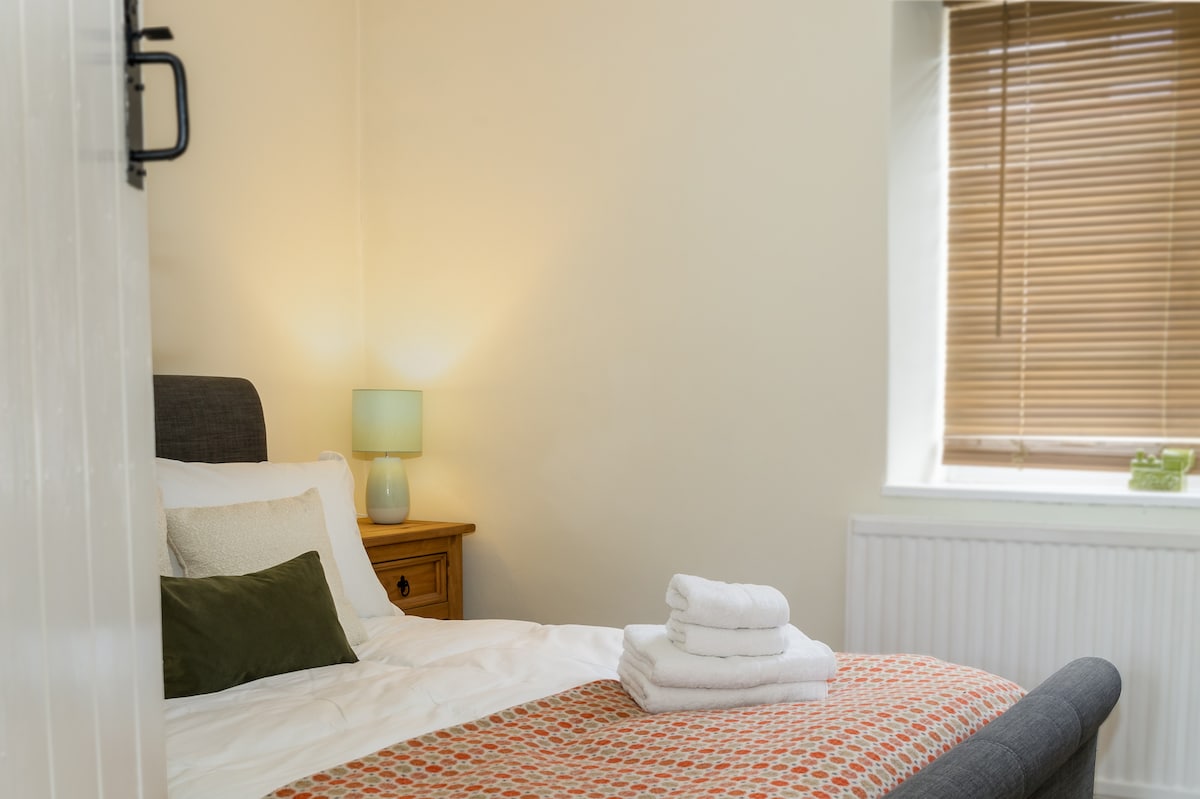 ห้องนอนชั้น 1 - เตียงคู่
