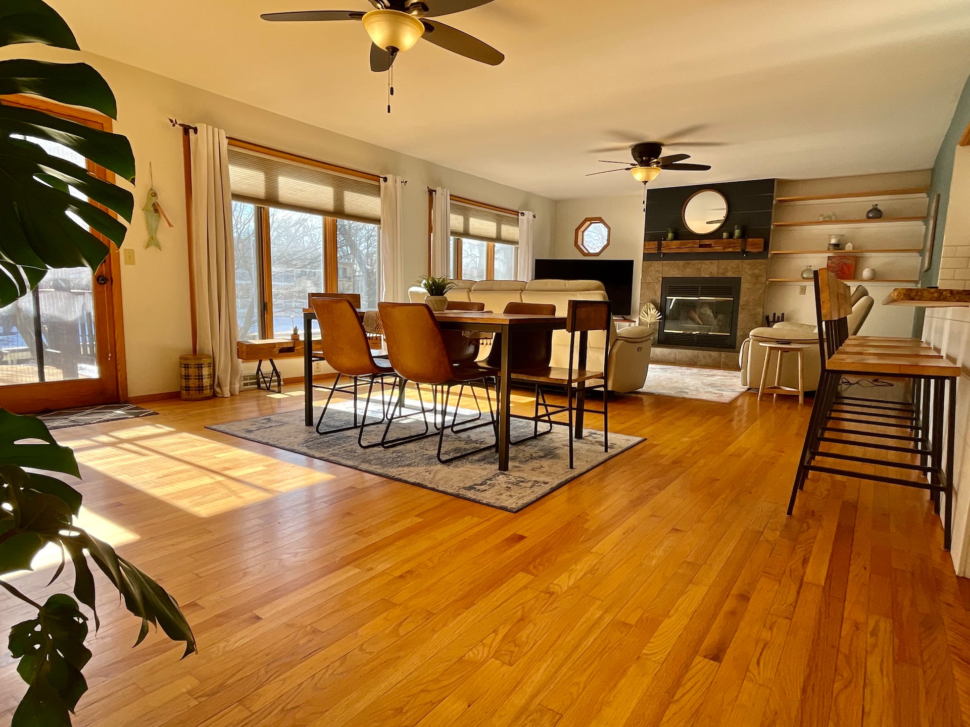 MCM 3 Bdrm Home Waterfront W/ Pier 5min to DT!