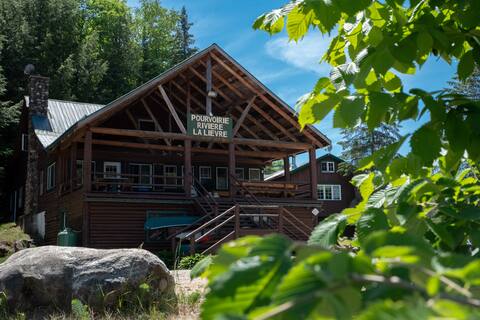 [ #10 THE BIG BEAR ] Pourvoirie's lodge