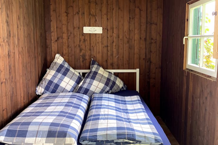 浪漫花园小木屋，可供1 - 2人入住， 4月至9月可订