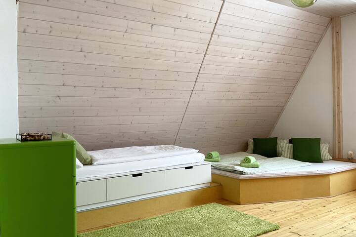 房间可供3人入住， 1楼